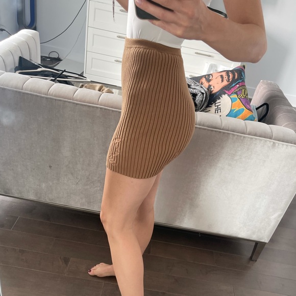 Knitted distressed mini skirt - Picture 3 of 4